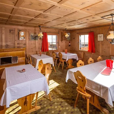 Gasthaus Alpenrose Inn Juf