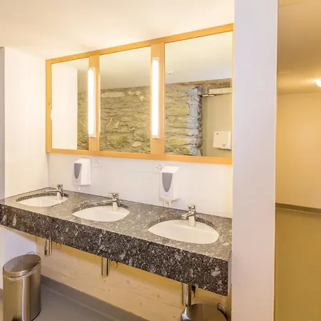 Gasthaus Alpenrose イン Juf